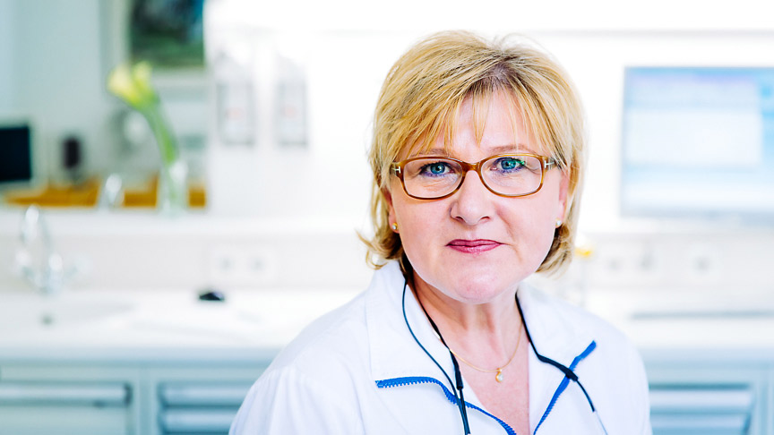 DR. BETTINA SEEHER DR. BETTINA SEEHER